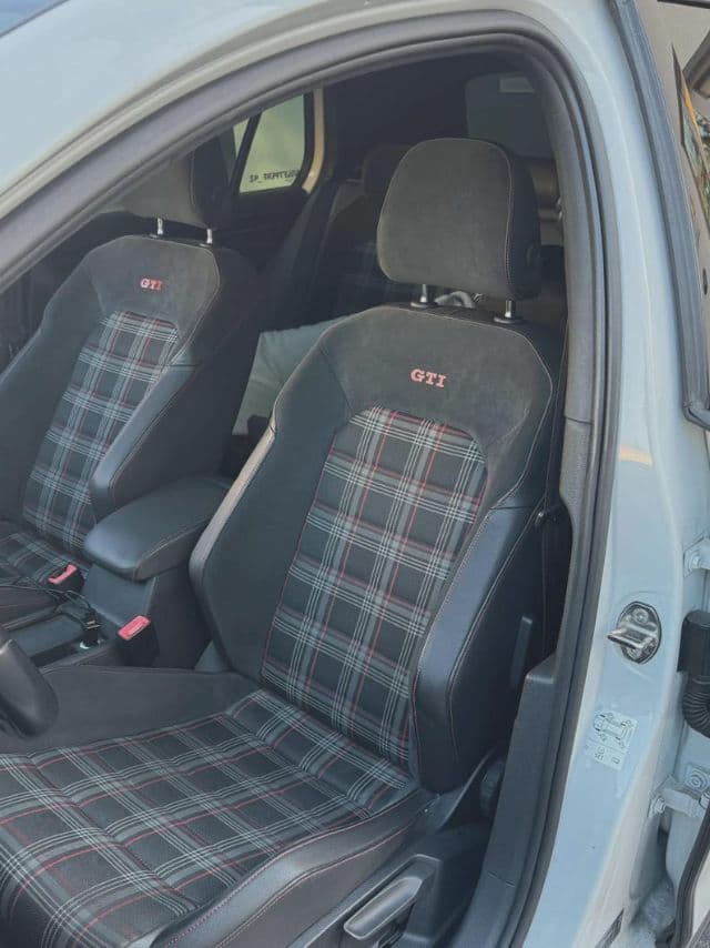 Lot de 2 STICKERS GTI pour sièges Alcantara — photo 1